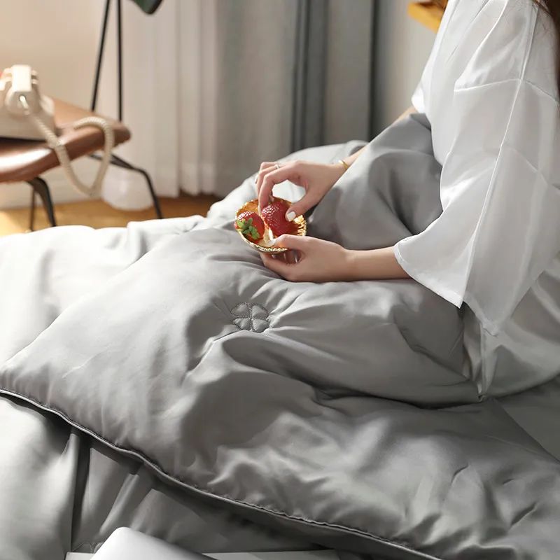 桑蚕丝夏凉被薄款,桑蚕丝被是否冬暖夏凉