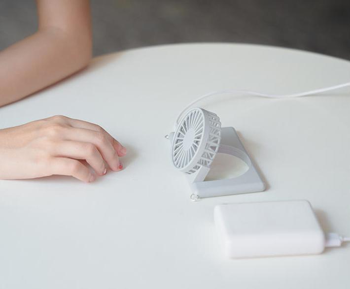 雅诗兰黛小棕瓶上线一天爆单1.6万瓶，答应我别再浪！费！钱！好吗