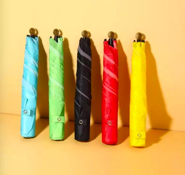 绍兴外贸企业库存2万多把“羽毛伞”,重量比两只口红还轻,在日本卖得很火,今起以三折的价格试水国内市场