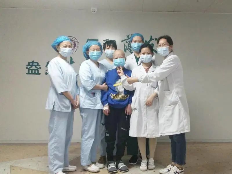 16岁男孩罕见皮肤病,17岁少年患两种罕见病