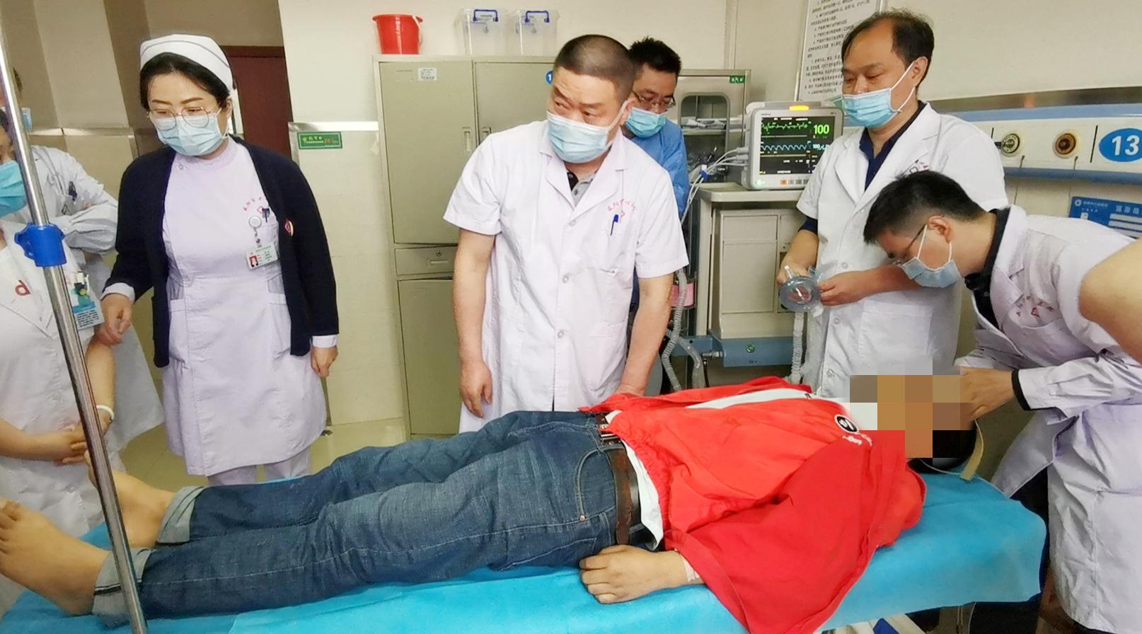 28岁小伙患有精神分裂症能治好吗,17岁得了精神分裂症伴有妄想症