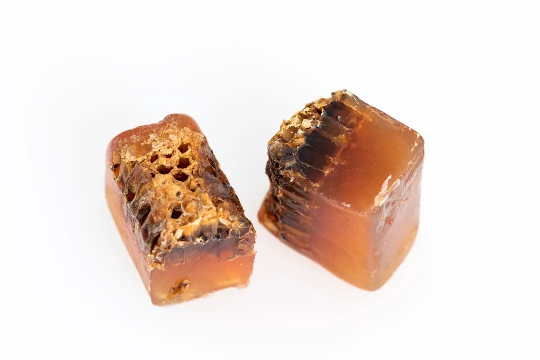 北欧拉脱维亚人将古龙香水、蜂巢塞进香皂...一块从头洗到脚，干净省事