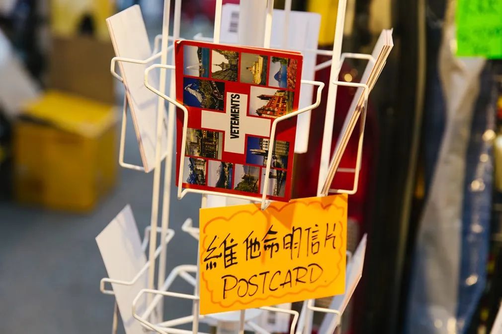 潮流圈早已盛行的“摆摊文化”，是品牌“名利场”还是卖鞋赚40万刀的神话？