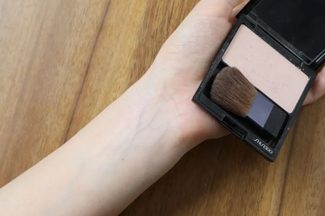 周雨彤祛痘神器,周雨彤的泪沟神器