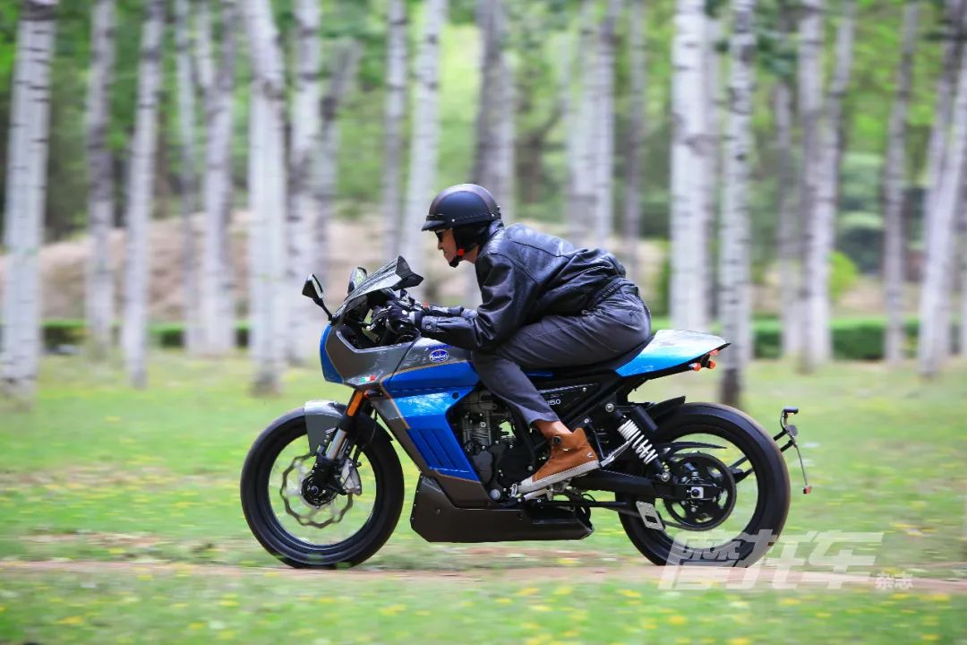 比亚乔liberty150车评,阿普利亚pagani150最帅改装