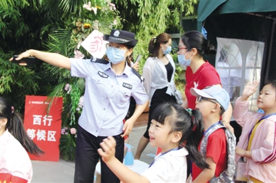 载欣载奔，来个抱抱，高新一幼复学啦