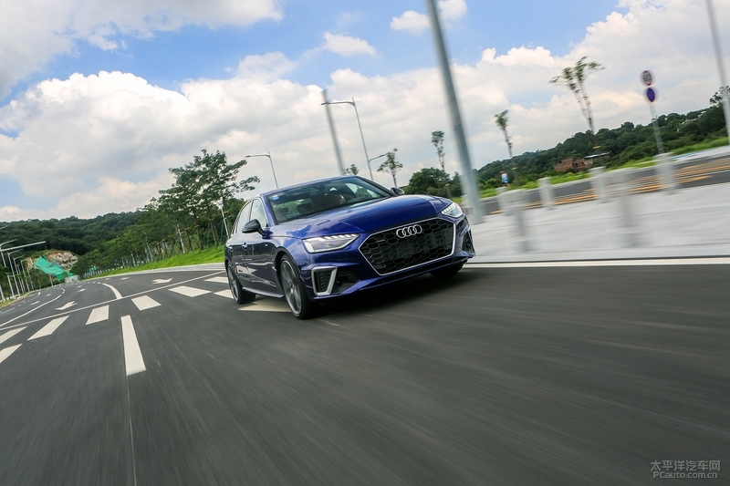 一鸣惊人鉴定,奥迪a4l45tfsi臻选动感型第一视角