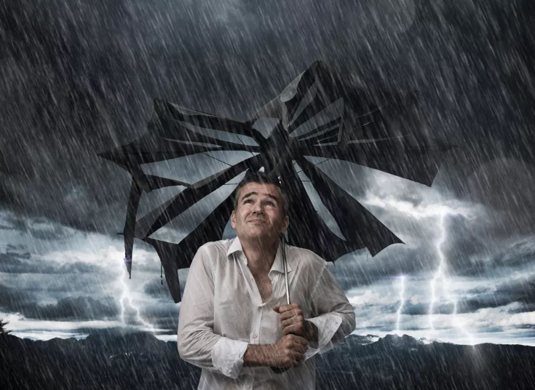 5000亿市值白马跌停！抱团股闪崩都有同一特征（附表）