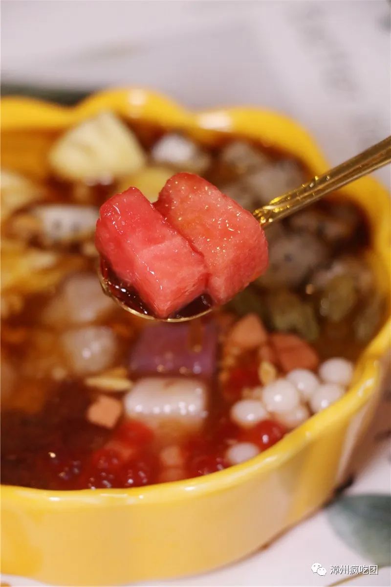 5折！这家店有意思！白天卖特色冰粉！晚上变身小酒馆！就在芳华横路