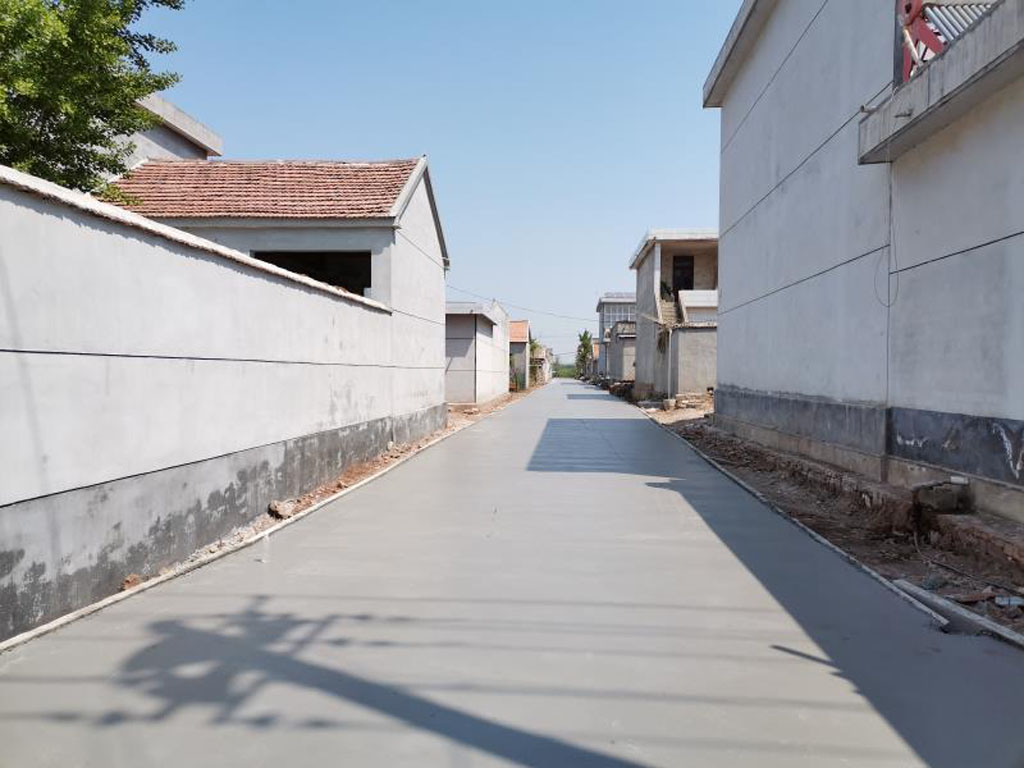 村里户户通修路村委管了吗,户户通路面硬化村民积极参与