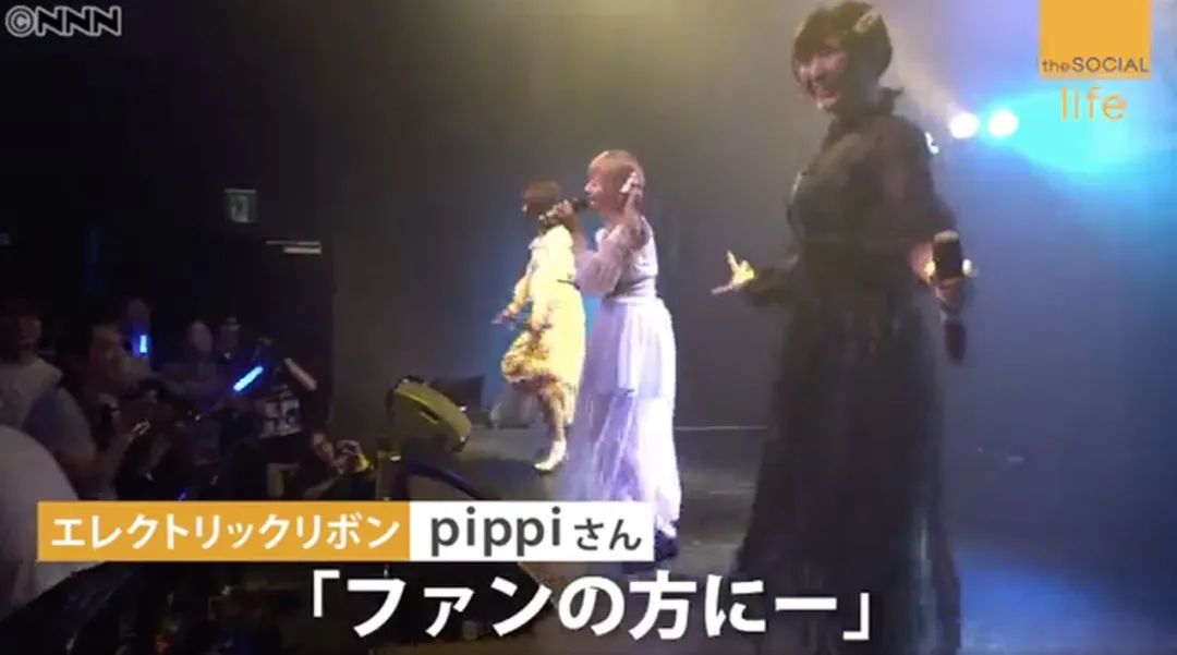 日本16岁美少女偶像歌手脱发到光头！“沦为”假发模特后的她，没有忘记自己甜美的笑容...