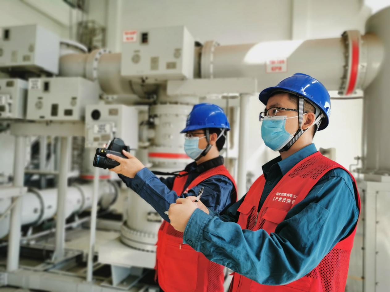 国网应急抢修两支队伍,供电人员紧急抢修