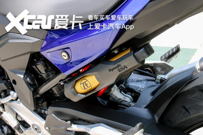 宝马f900r旅行版和运动版怎么选,新款宝马大小眼街车