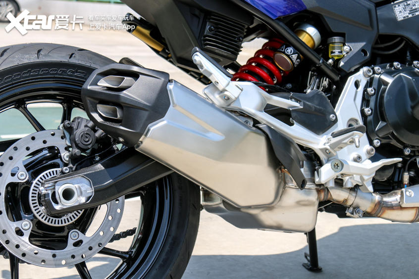 宝马f900r旅行版和运动版怎么选,新款宝马大小眼街车