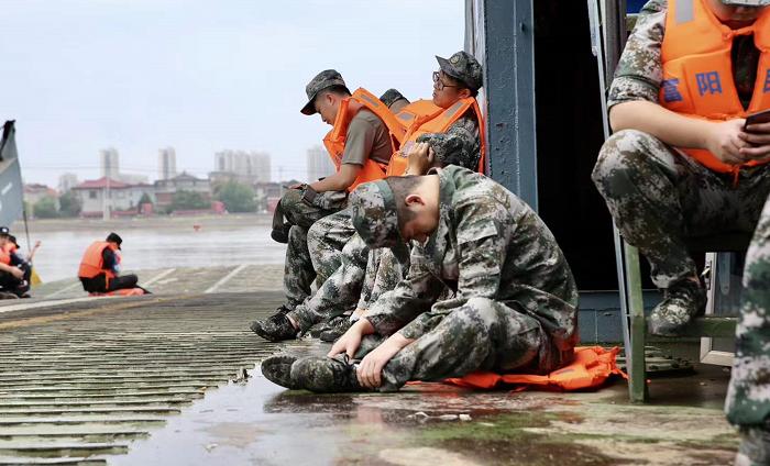 每小时2个西湖冲向下游，新安江水库水位开始下降！建德30万人受影响，桐庐多处汪洋