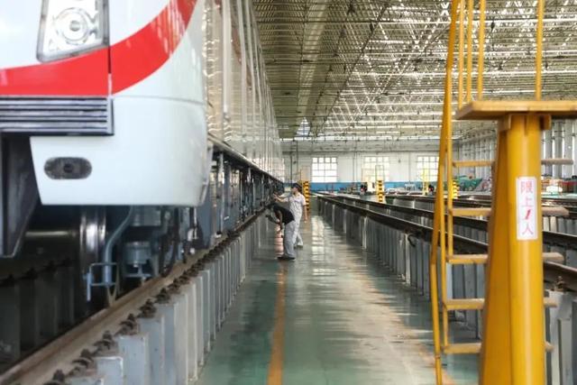 铁路上工作如何预防中暑,铁路作业人员中暑的急救方法