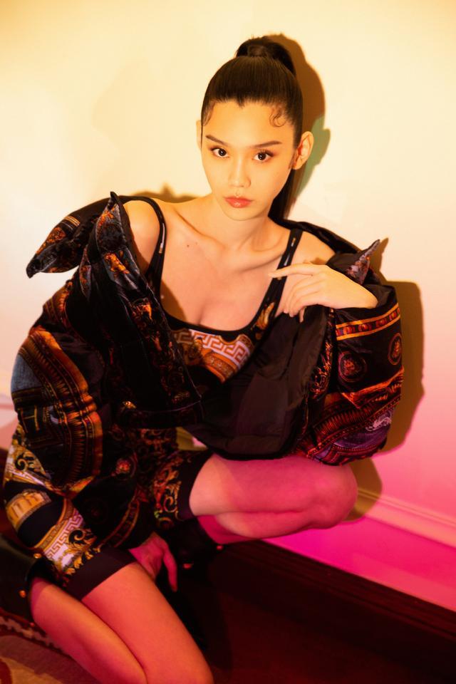 夏日泳装别致,海边浪漫泳衣