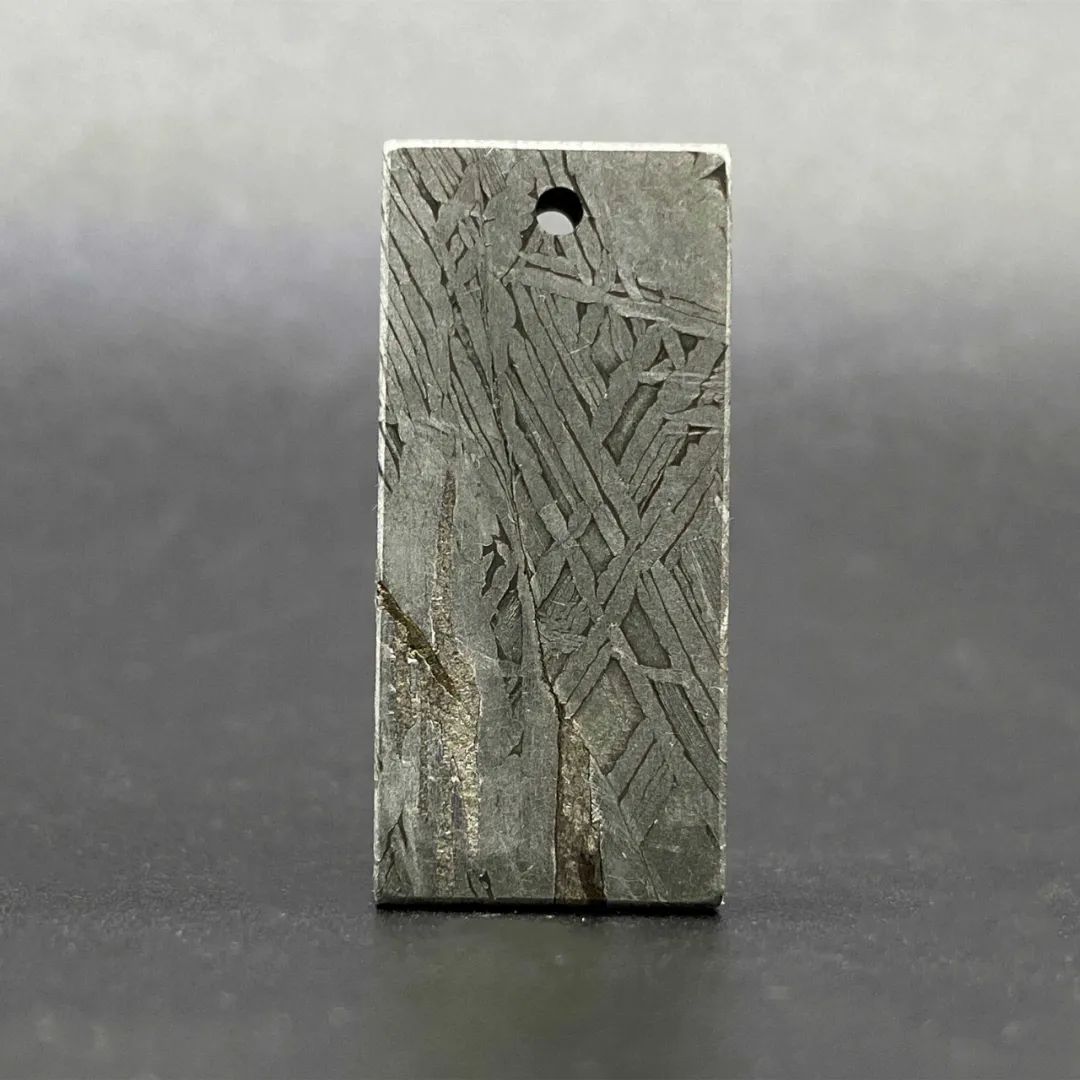 国宝级蓝色玻璃陨石,中国目前比较正确的陨石价格