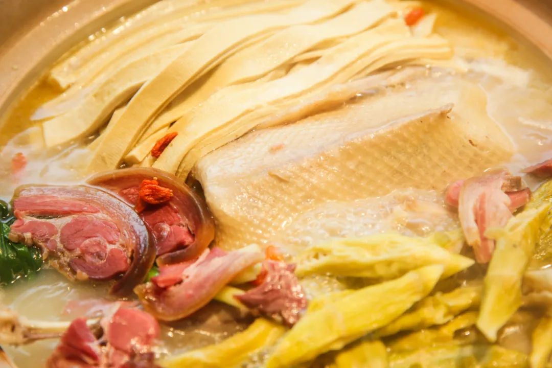 伏天吃鸭！这原汁原味神仙老鸭汤，地道杭州鸭煲味！还能外送到家！赶紧来一碗吧
