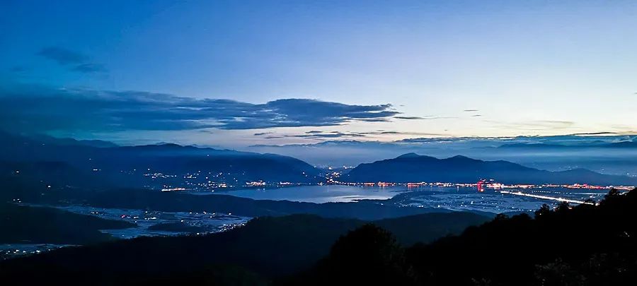 染了彼此乡愁，从此长途跋涉