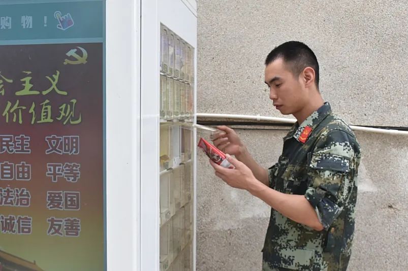 高原官兵收到暖心礼包,机关干部大礼包