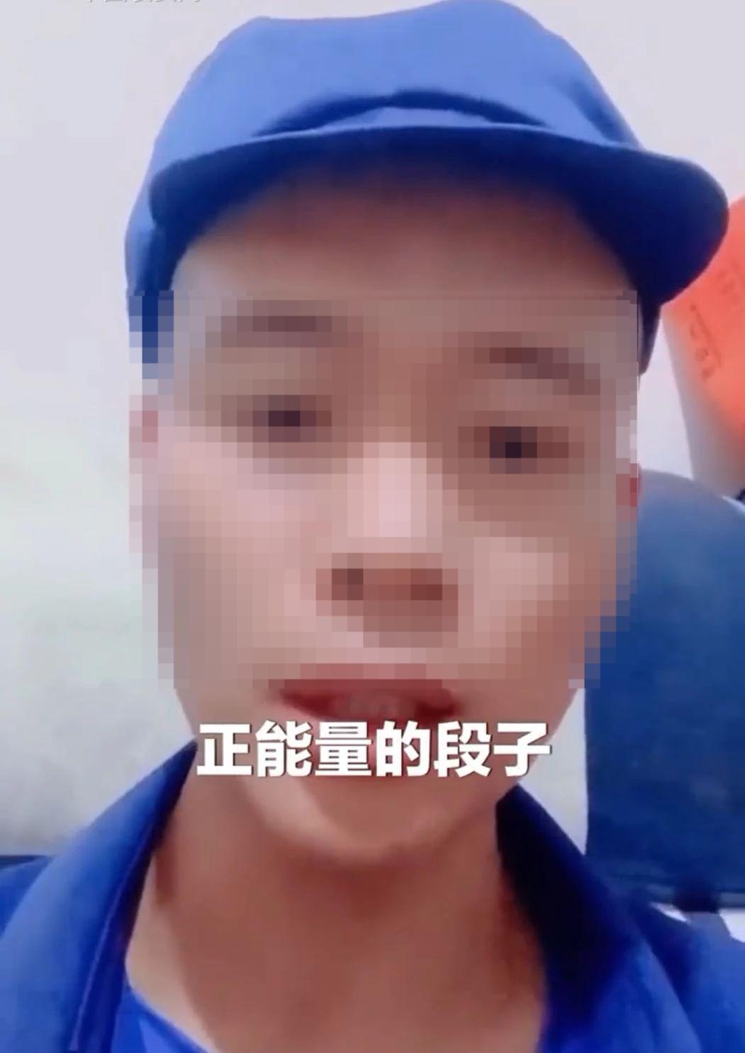 女孩考上清华后跪谢爸爸视频,女孩考上清华跪谢父亲