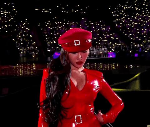 男生随意评价他人长相,男生随意评价女生的容貌是渣男吗