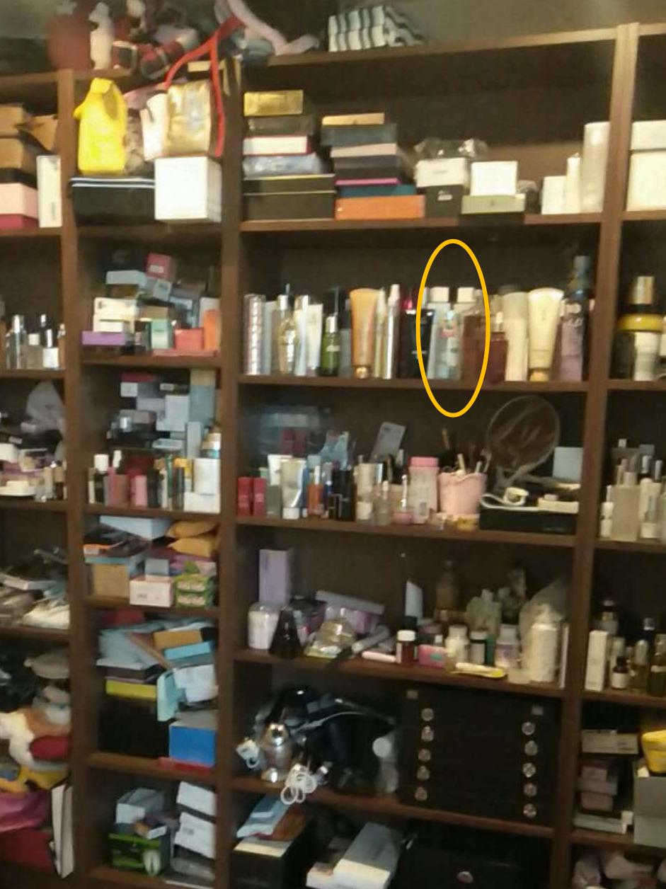 大家都在追《三十而已》,我却偷偷看了看她的化妆台