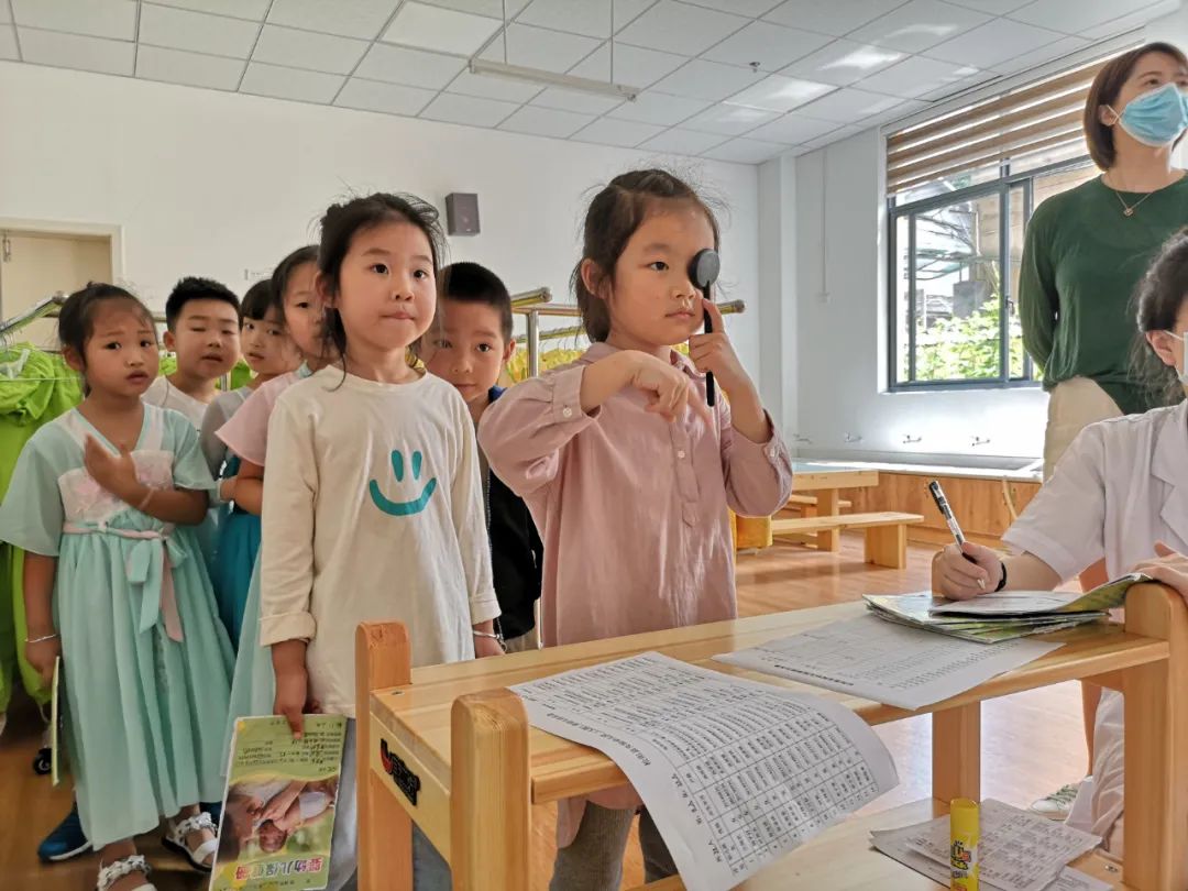 “多亏县民生实事，让我孩子的视力得到及时矫正！”——来自一位远视600度儿童家长的心声