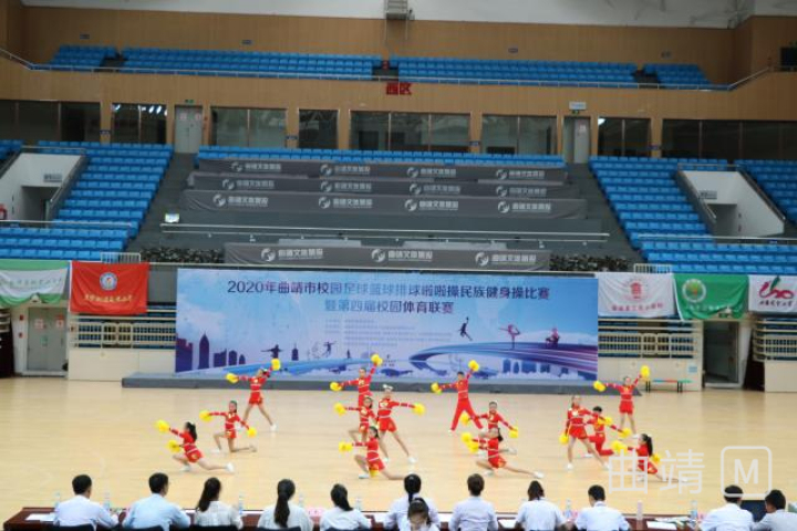 滴水湖小学啦啦操比赛第一名,陆良三中啦啦操