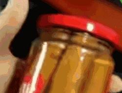 盖子很紧怎么才能拧松,特殊盖子怎么拧开呀