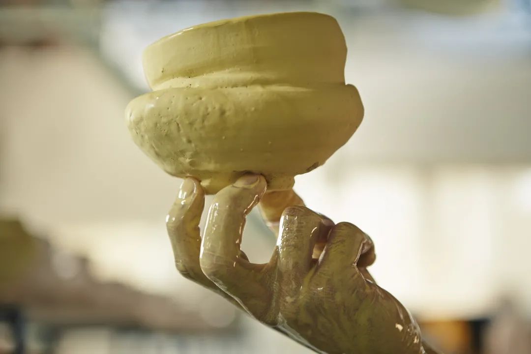 桑田卓郎：一只日式茶碗的爆裂与重构