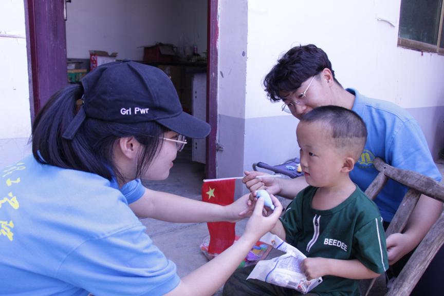 三下乡关爱留守儿童视频,乡村振兴万名学子下乡实践活动