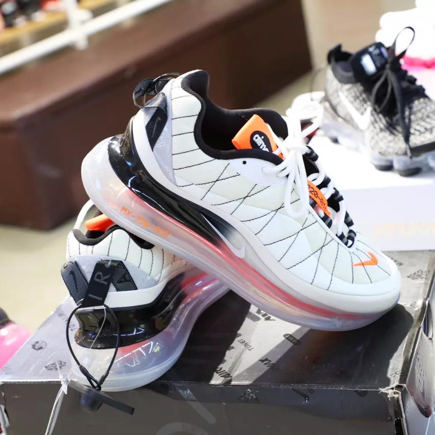 上海荟品仓阿迪达斯男款跑鞋,荟品仓城市奥莱青浦店nike