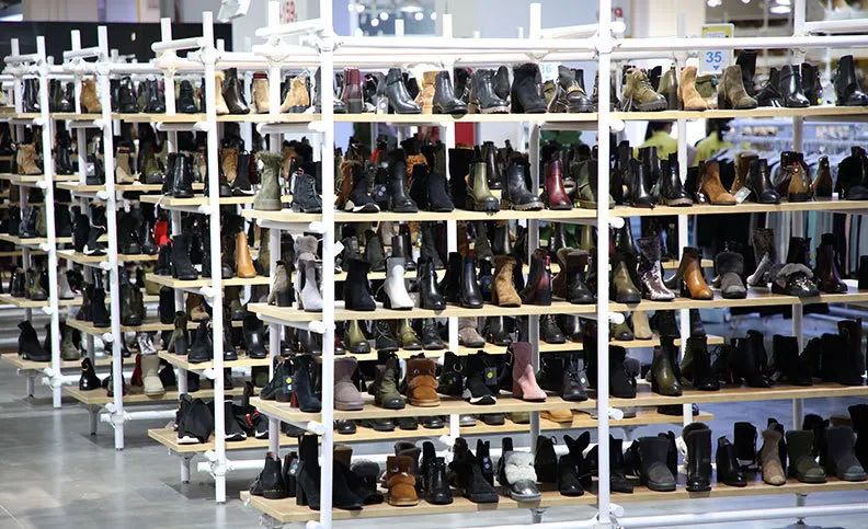 上海荟品仓阿迪达斯男款跑鞋,荟品仓城市奥莱青浦店nike