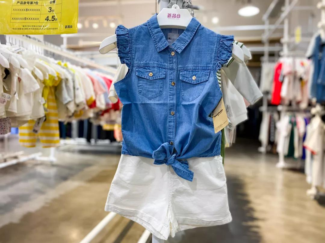 上海荟品仓阿迪达斯男款跑鞋,荟品仓城市奥莱青浦店nike