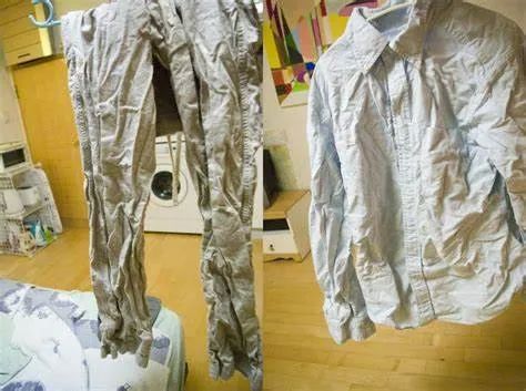 衣服总是皱巴巴的,衣服为啥老是很皱发黄