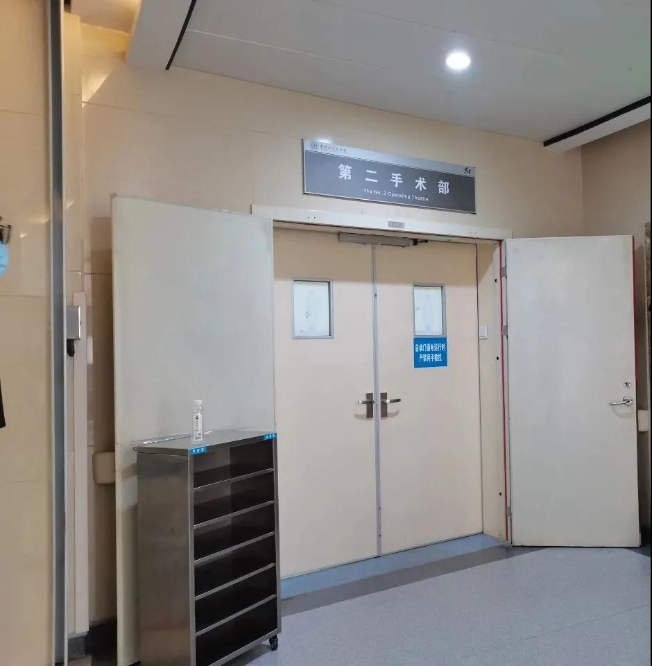 女孩10岁患离奇病症胸部发育长成巨乳!被迫部分切除!具体病因仍待查……