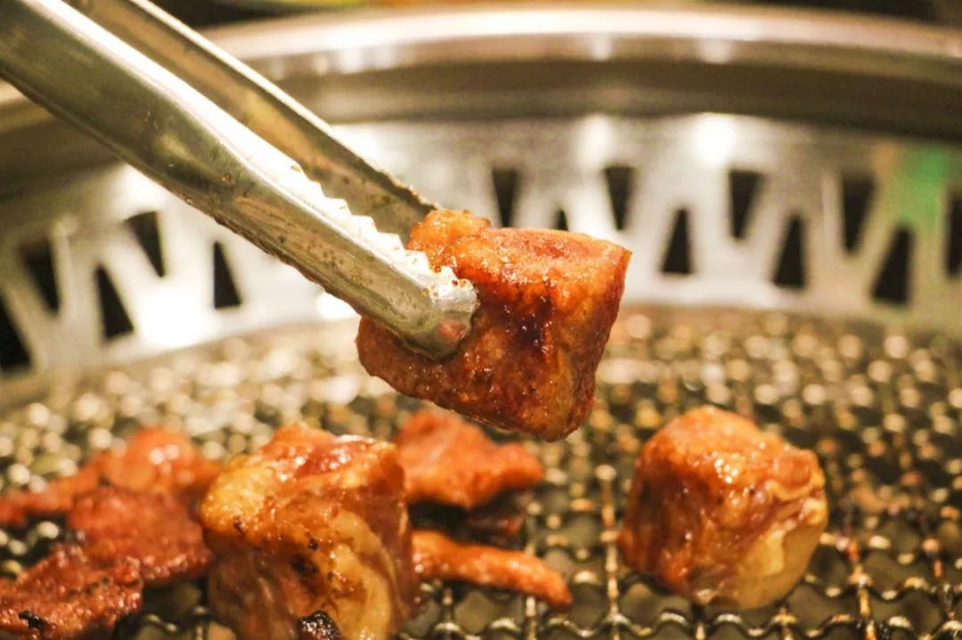 来哈尔滨必打卡的烤肉自助餐厅,哈尔滨最高档海鲜自助火锅