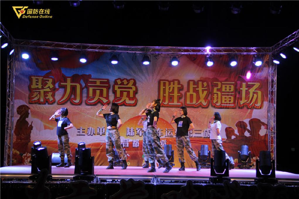 高原女兵汽车兵,高原女汽车兵征服昆仑山脉