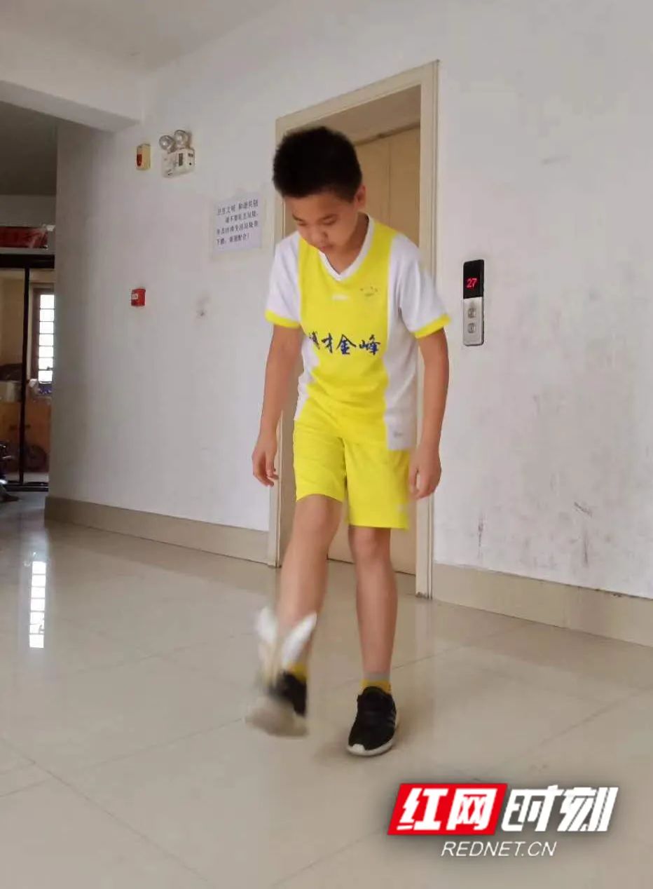 少年锦标赛踢毽子冠军,湖南2021小学生足球比赛冠军