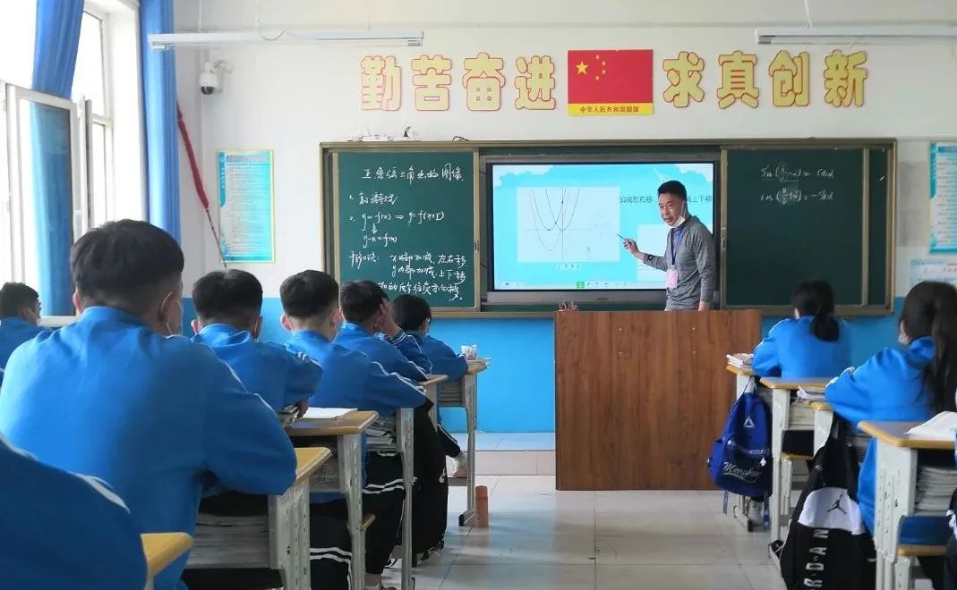 浦城援疆教师黎建标：从闽北飘到天山脚下的“蒲公英”