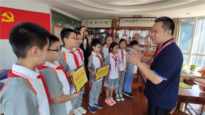 济南市营东小学“王勇中队”寻访新时代“最可爱的人”