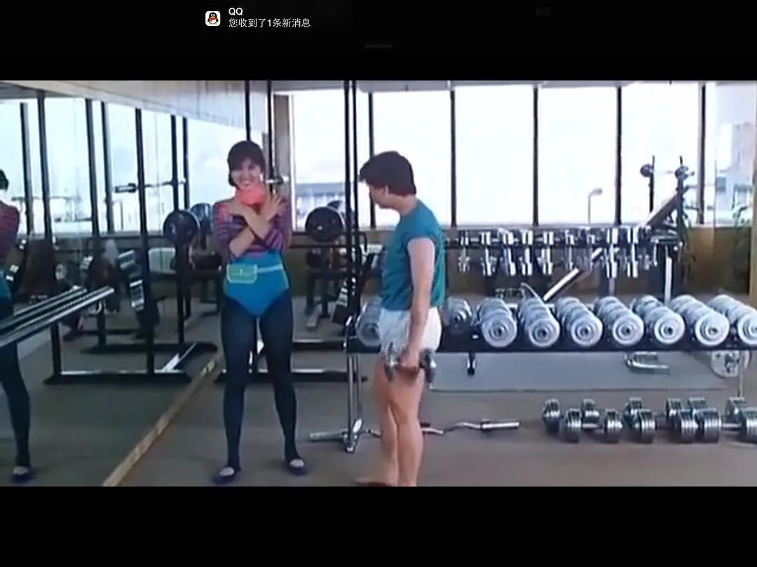 穿超短裤出门的人什么心态,一年四季穿短裤男人