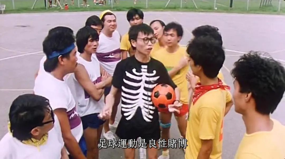 穿超短裤出门的人什么心态,一年四季穿短裤男人