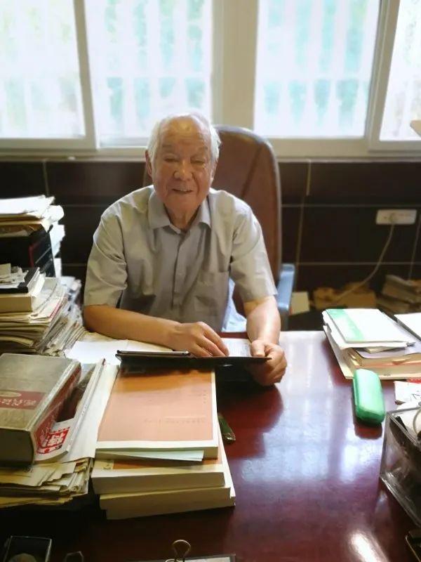 一名优秀的老师是什么样的,一位合格的老师应具备什么