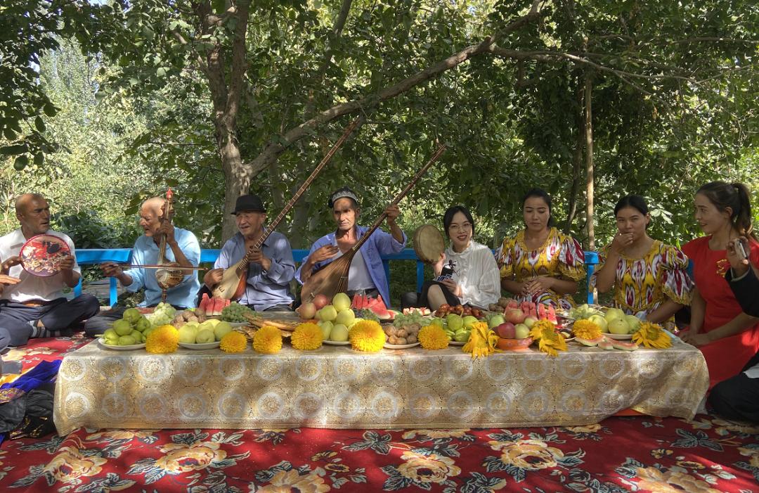 微信的功能给外国人介绍,微信部分功能变成英文