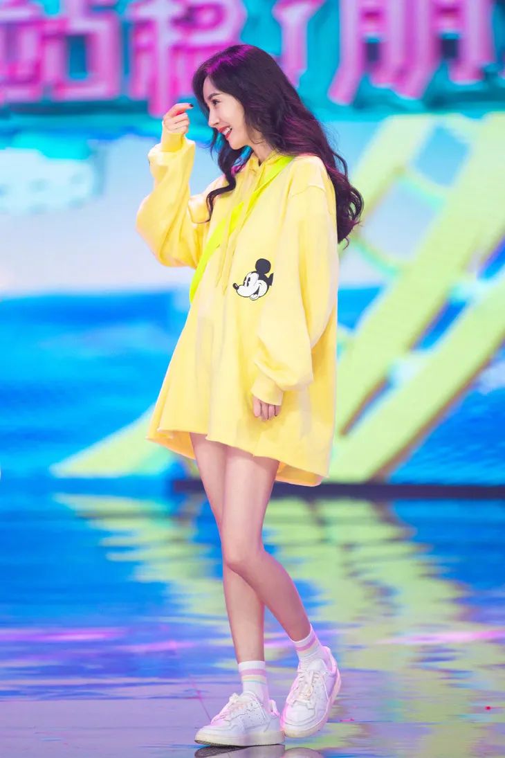 无帽卫衣虞书欣,虞书欣的衣服到底有多少钱