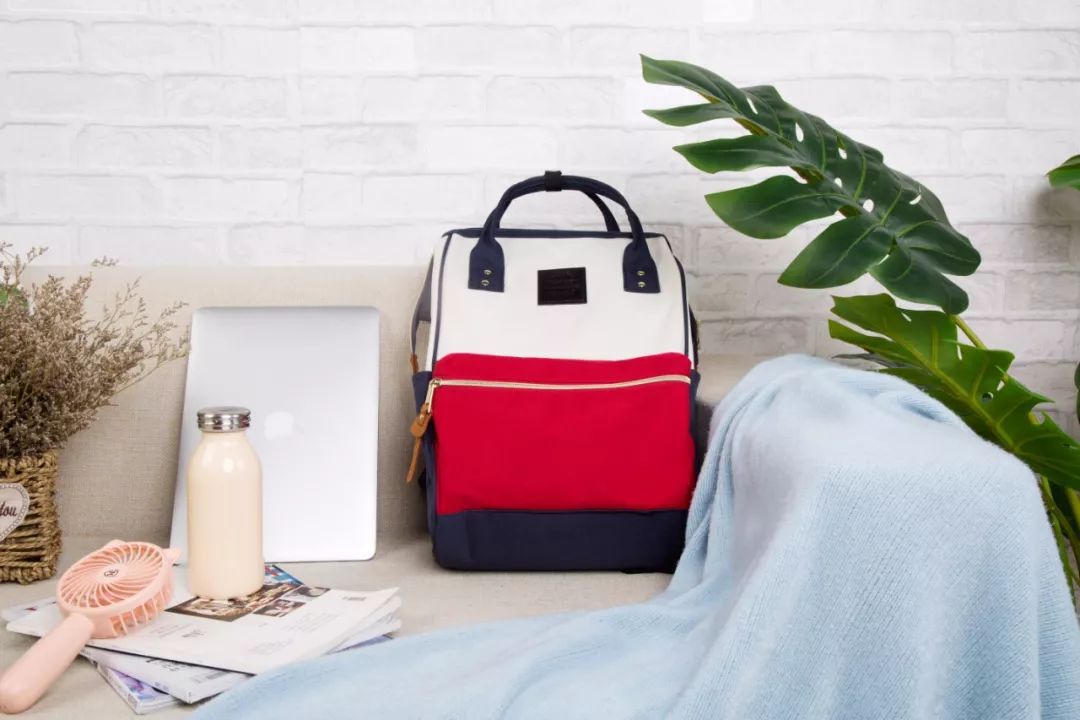 谁背火了三条杠包包,谁背了最新款的名牌包包