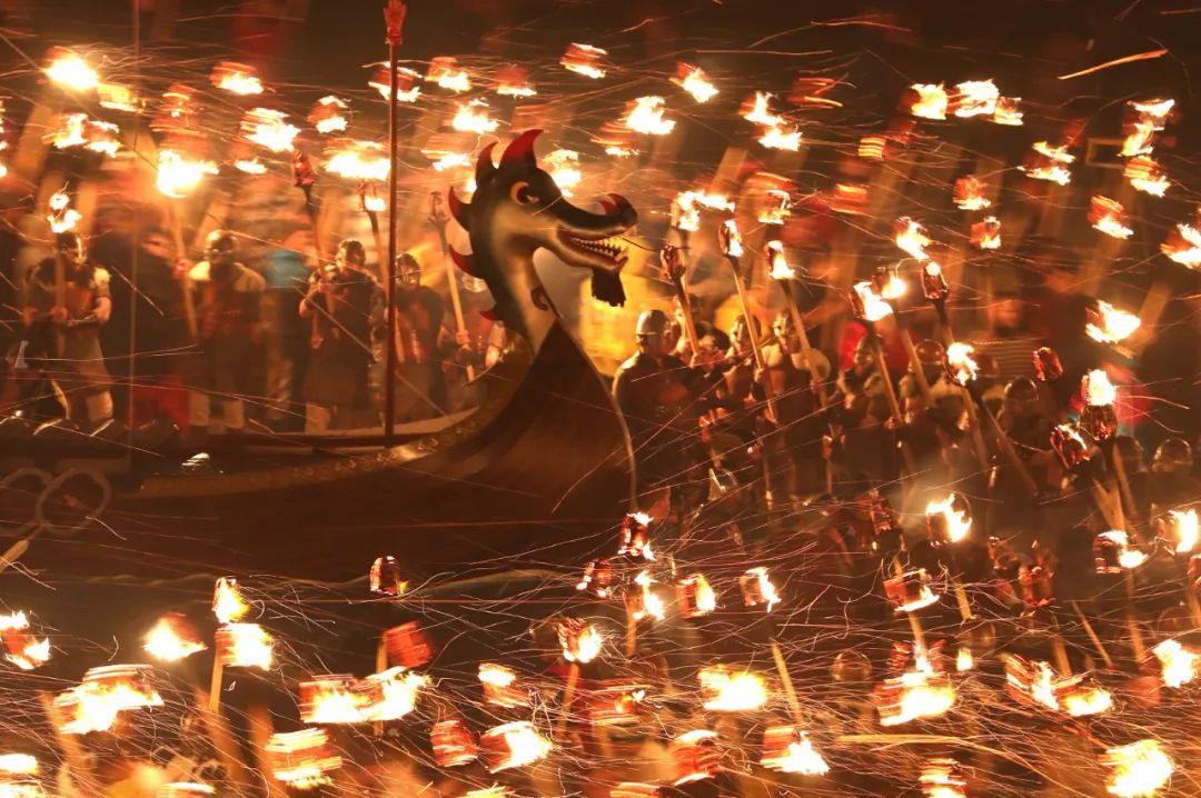 来，我们斗胆聊一下出国怎么玩